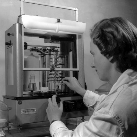 Lois Taylor worked as an analytical chemist at NASA’s Jet Propulsion Laboratory, one of the few women to hold technical positions in 1952.